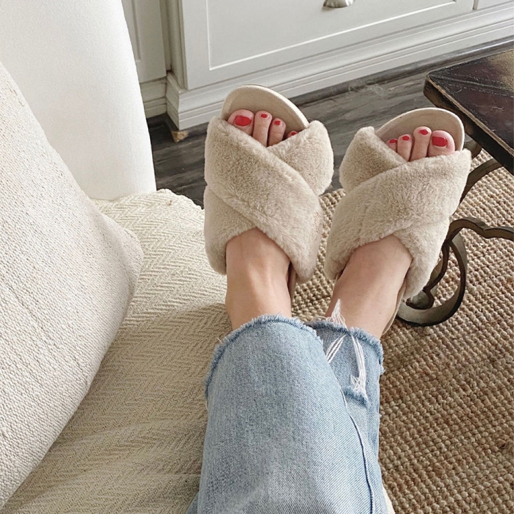 The Robin | Cream Faux Fur Women's Slide - Click Image to Close